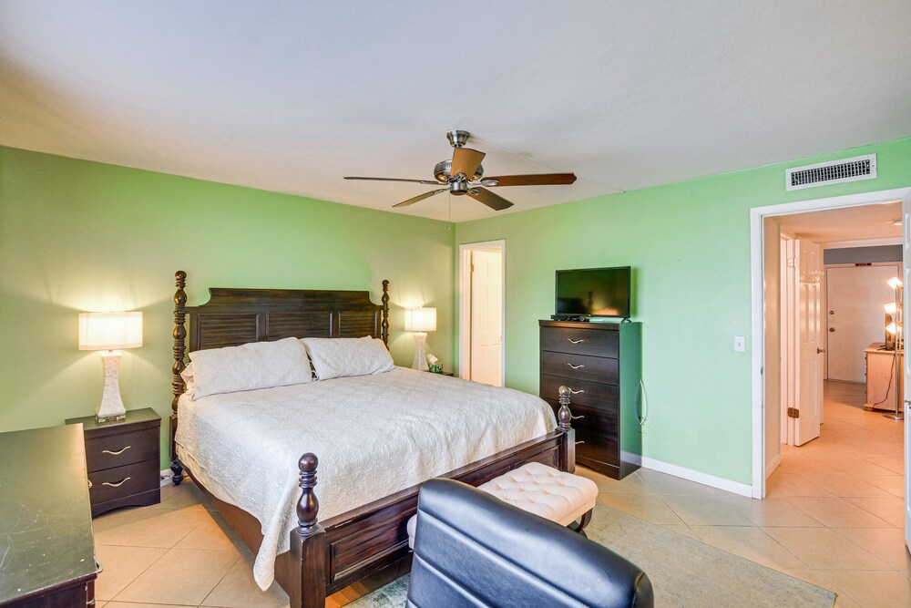 Oceanfront Flagler Beach Condo w/ Community Pool