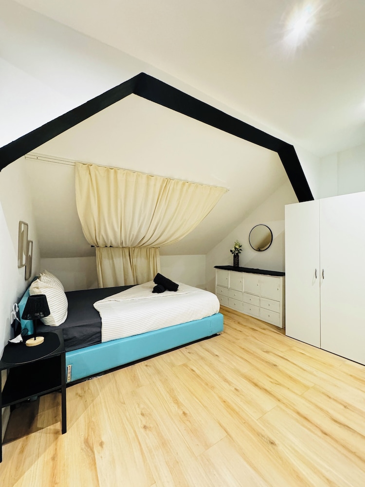 Comfortable 5 BR Apt near Schonbrunn
