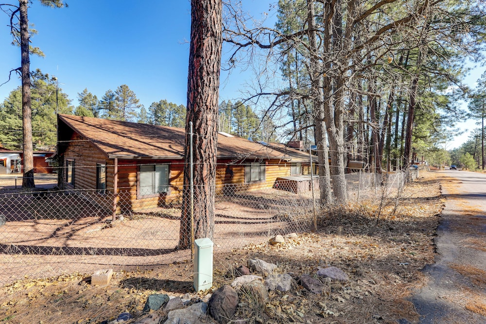 16 Mi to Mogollon Rim: Home w/ Deck in Payson!