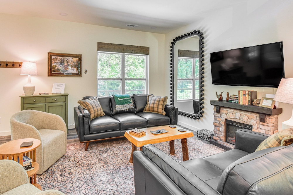 Golf Access & Furnished Deck: Cabin in Clayton
