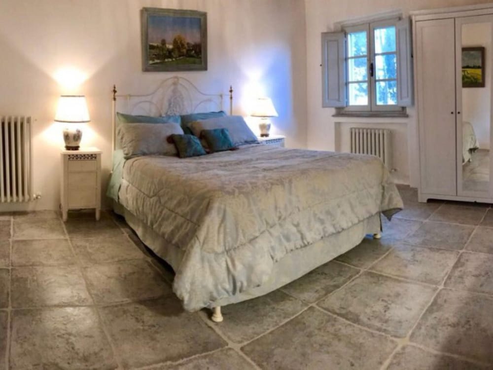 Villa Near Cortona With Pool & Countryside Views view 2