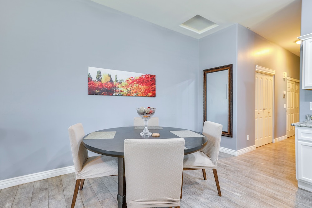 Apartment 2 Mi to Chase Field & PHX Arena!