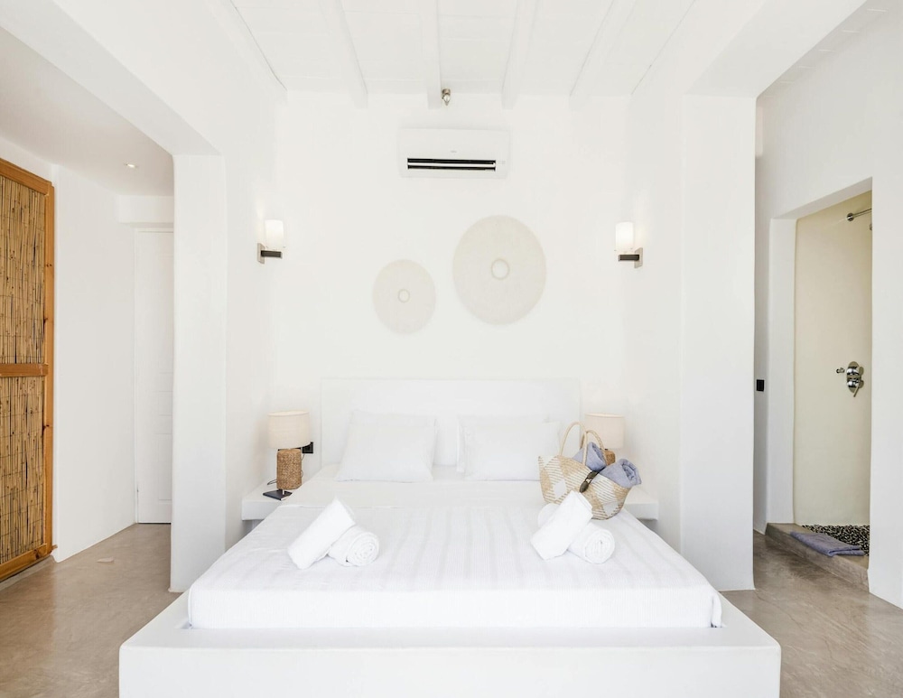 Unique Cycladic Villa With Pool