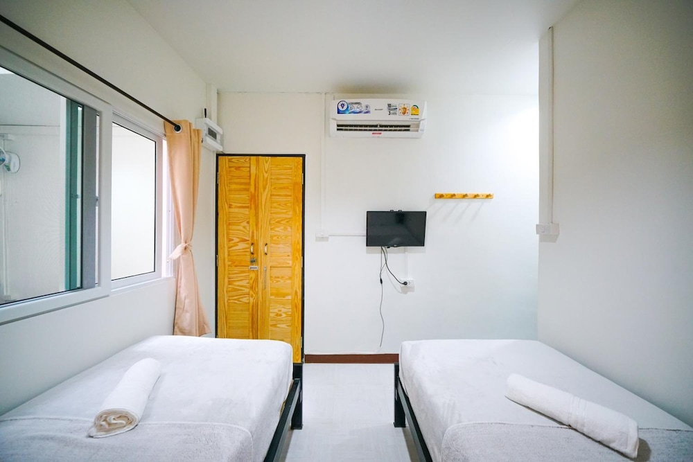 D Hub Hostel