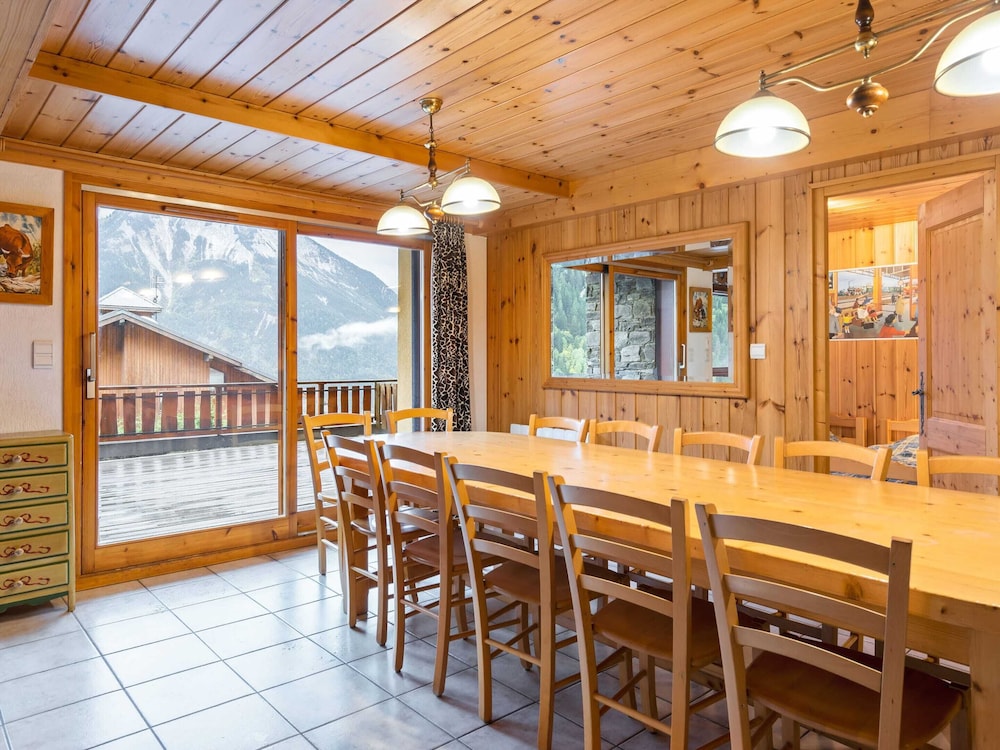 Spacious Holiday Home Near Center of Champagny