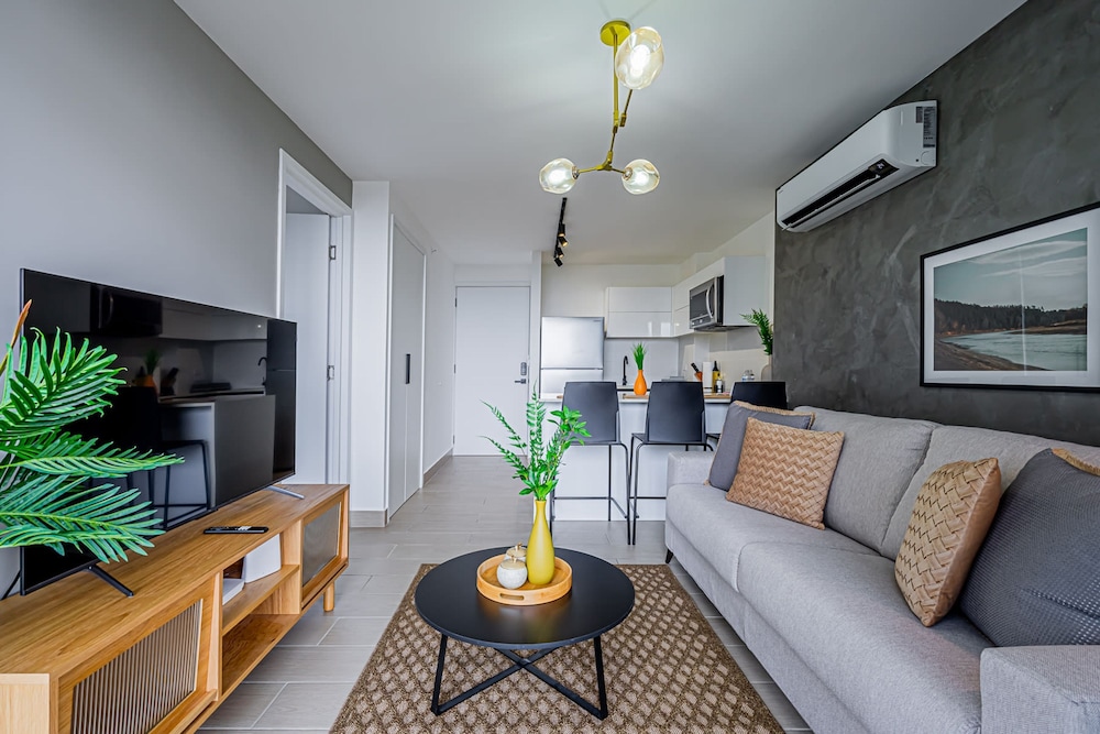 w Elegant 1BR With Balcony in San Francisco