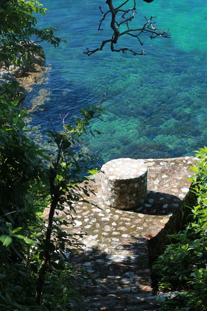 NoaNoa Island