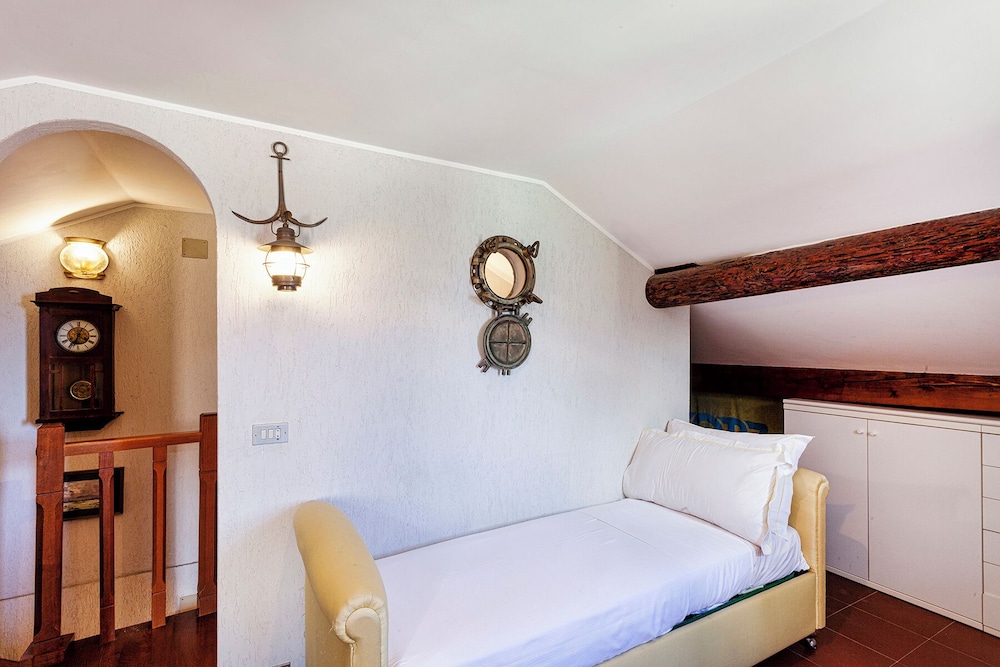 Seaview Apartment near the Castle