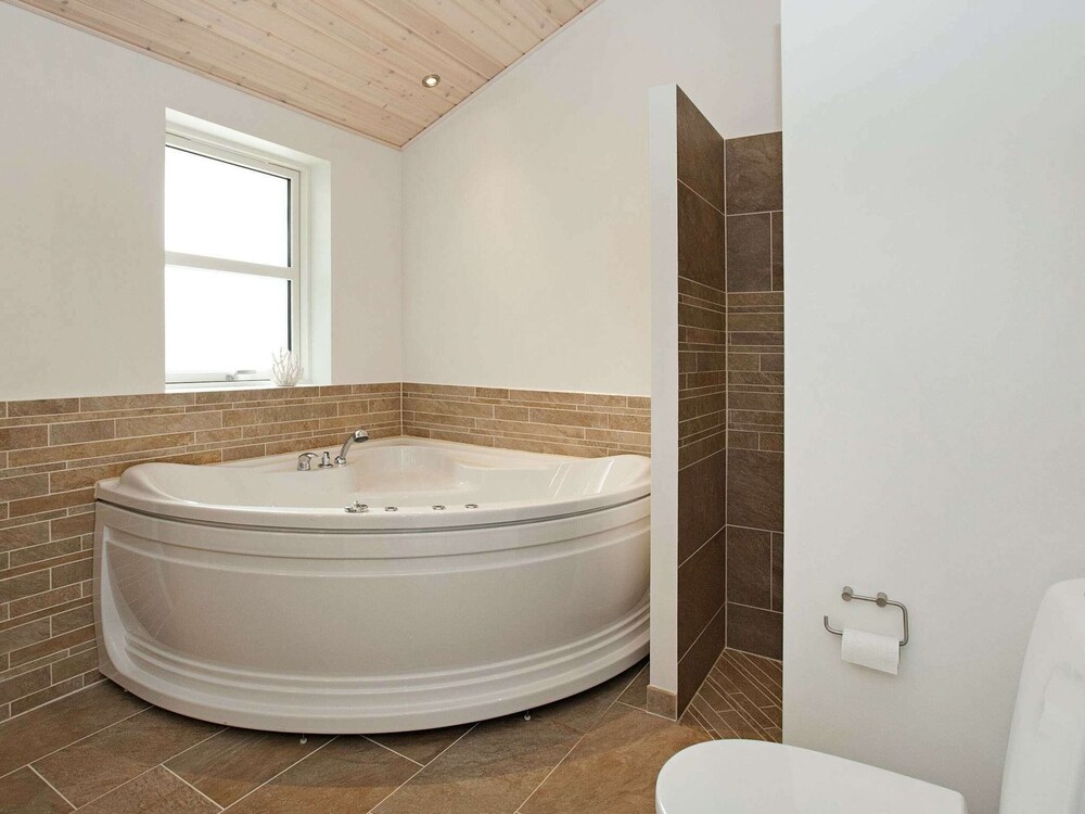 Luxury Spa Retreat by Beach - By Traum Ferienwohnungen view 3