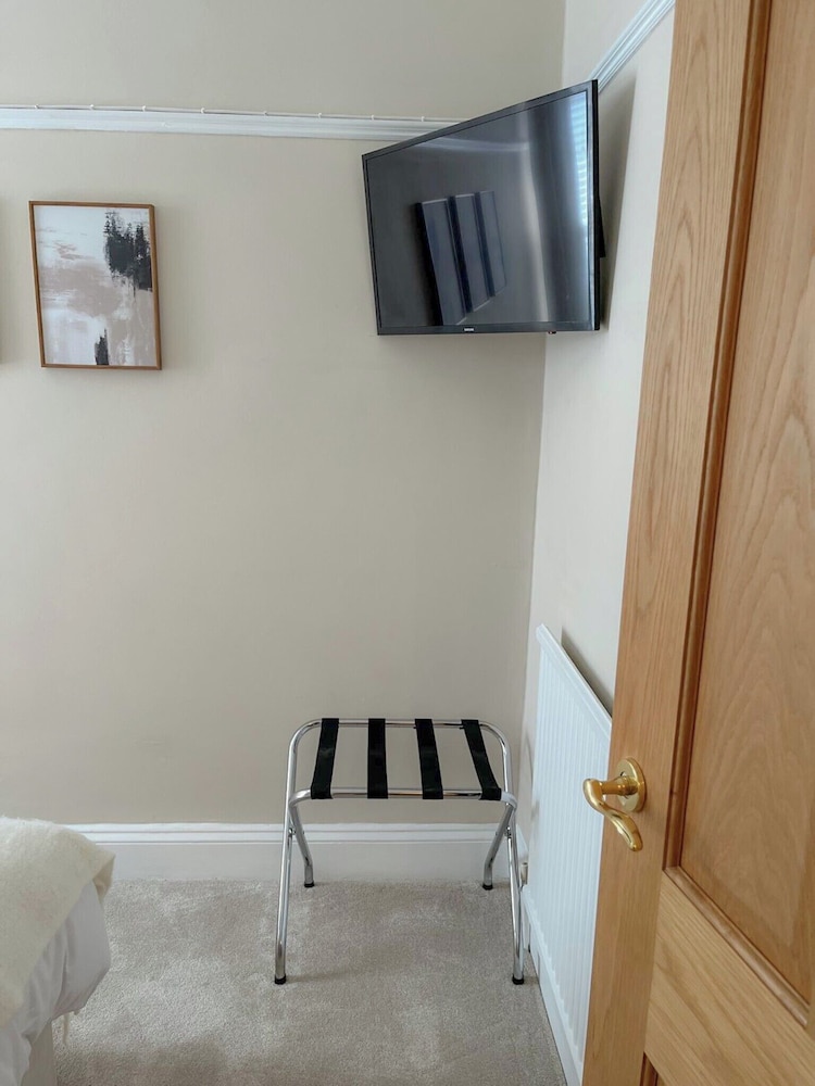 Luxury Townhouse Retreat in Kendal w/ Free Parking
