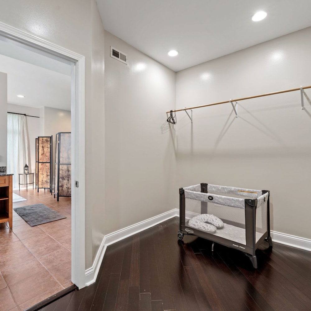 Spacious Luxury Retreat 8 Bed Oasis With 6 Baths