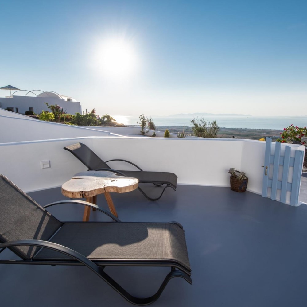 Sun Angelos Oia - Luxury Cave Suites view 2
