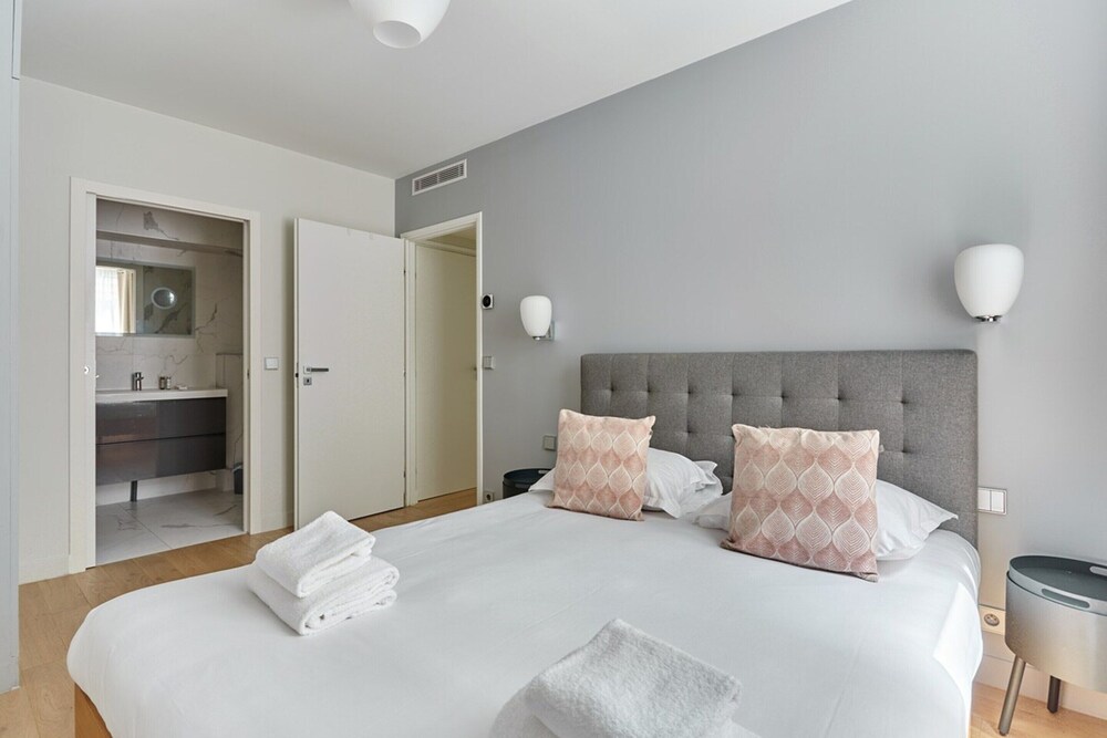 Superb Apartment Porte Maillot / Arc de Triomphe