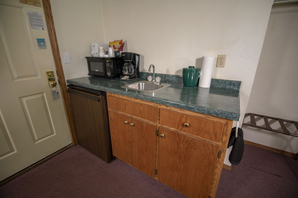 Ridges Inn & Suites