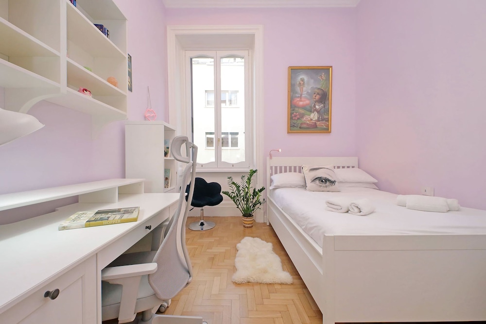 Rare Large and Elegant Rome Apartment in Prati Neighborhood Perfect for Families or Friends