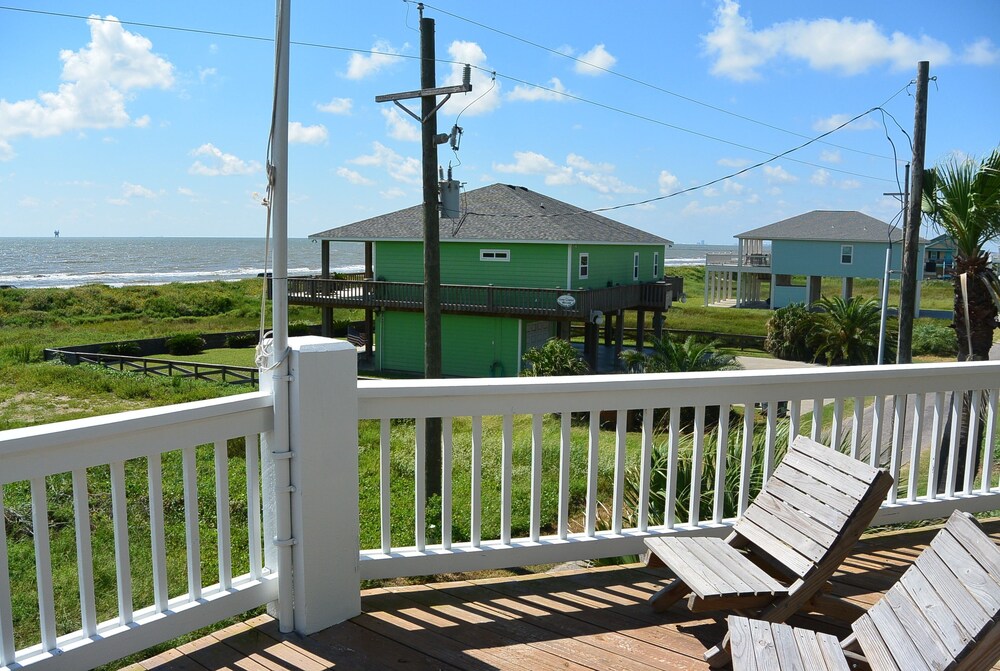 Parrot Head 3 Bedroom Home by RedAwning