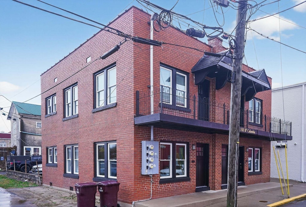 Historic 1920s Stay, Columbia House Unit A 1 Bedroom Apts