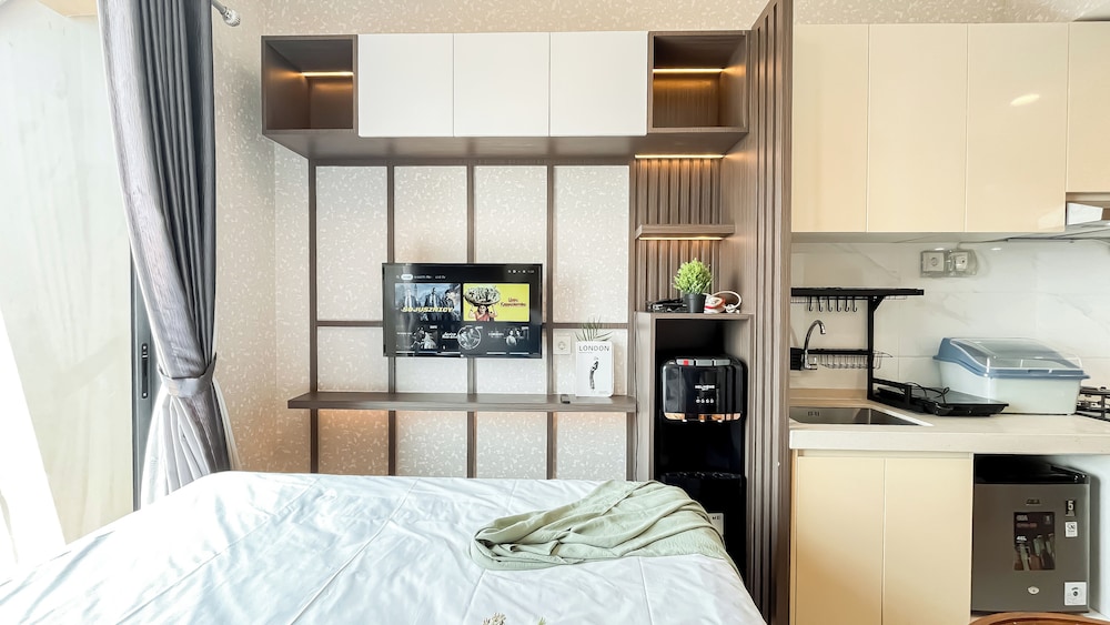 Comfort And Quiet Studio At Apartment Sky House Bsd