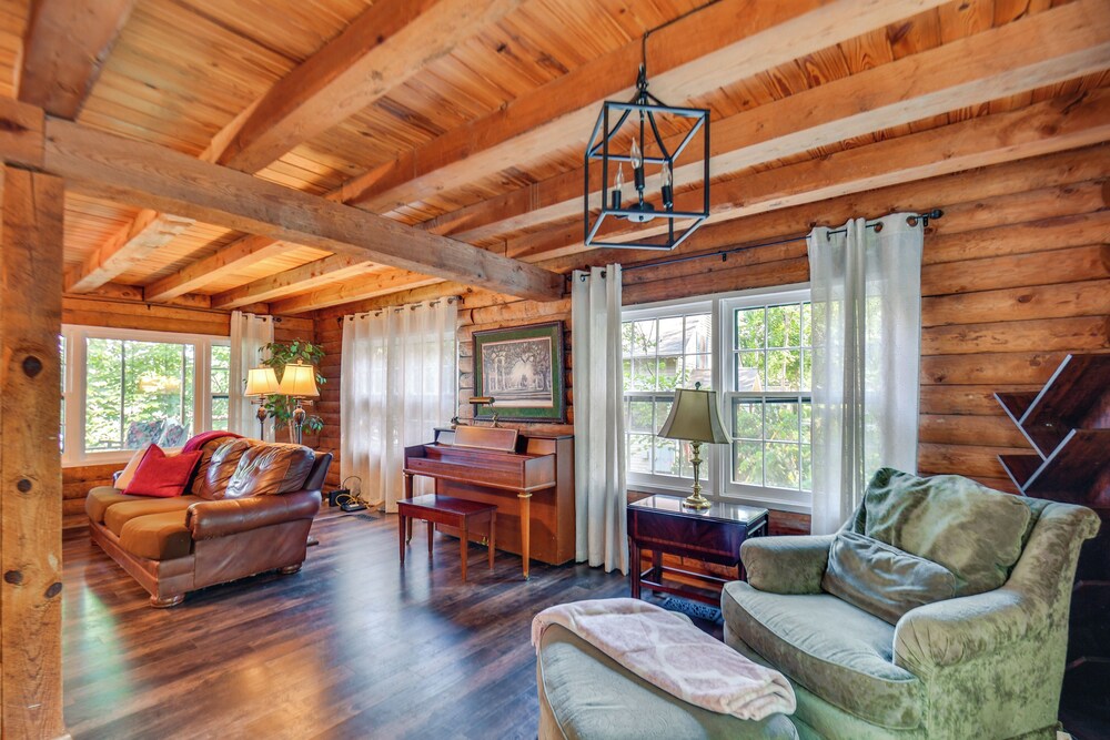 Waterfront Cabin on Lake Sinclair w/ Private Dock!