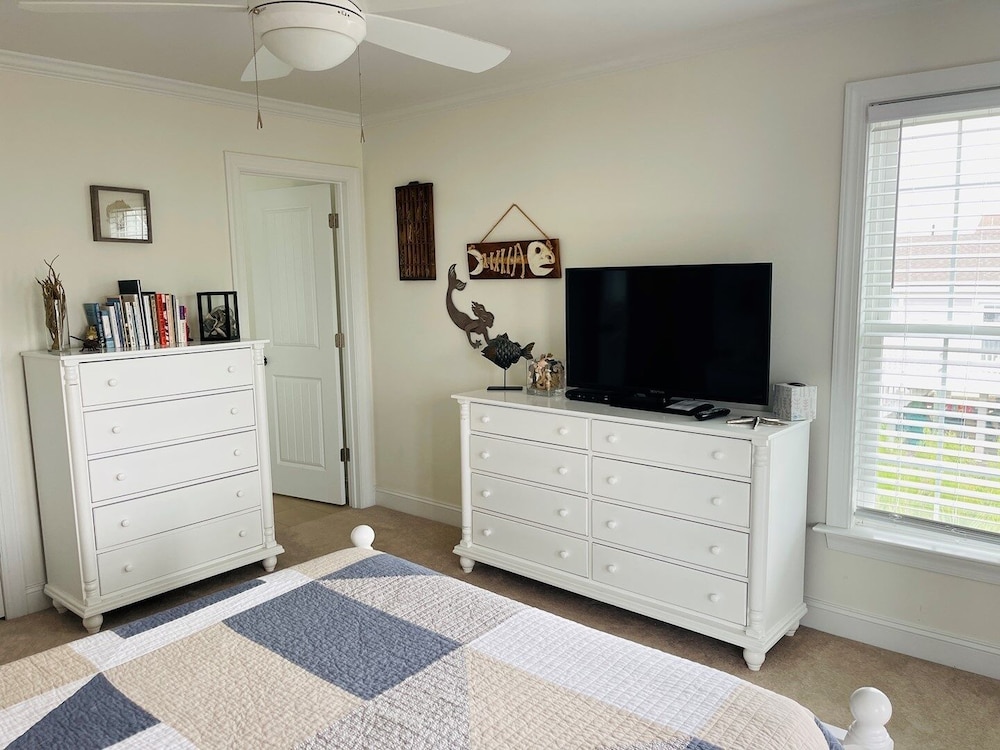 Compass Rose 4 Bedroom Home by RedAwning