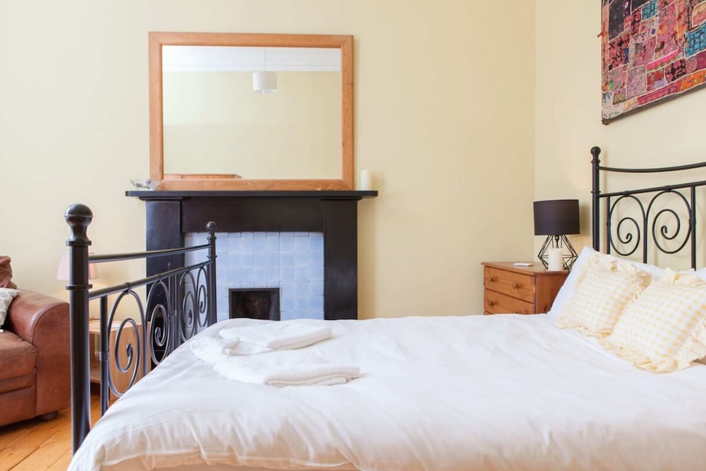 Amazing 4 Bedroom Apartment Just Off The Meadows