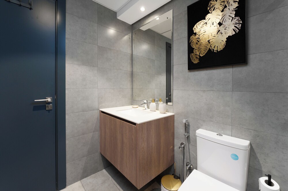 Maison Privee - Tranquil Escape w/ Balcony and High-End Facilities