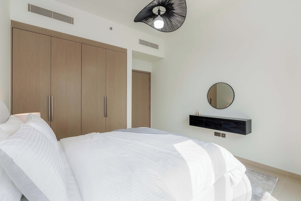 2BR High Floor Act I Act II T1