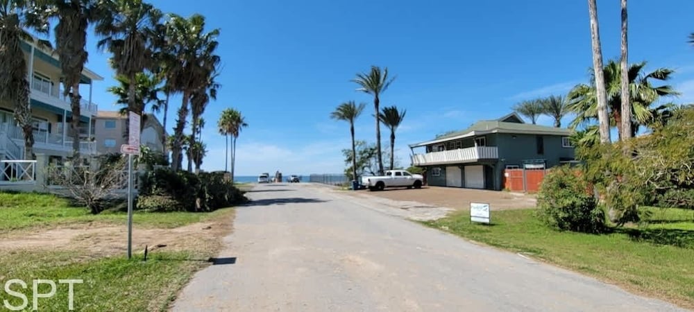 Large 3 Bedr Bay Views Pool Great Deck 3 Bedroom Condo