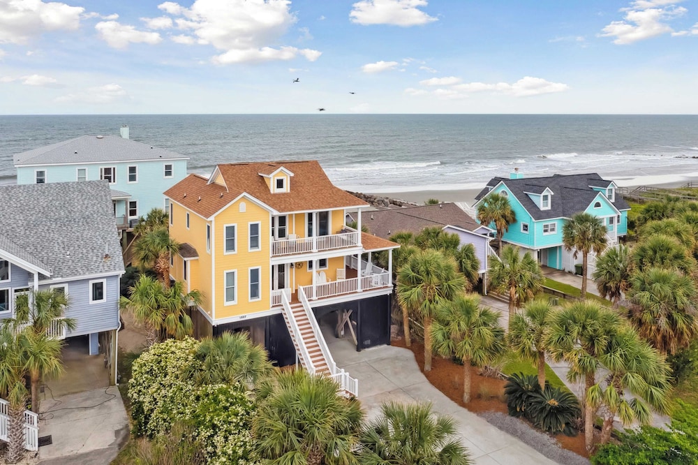 Oceanfront w/ Pool, Panoramic Deck Views, 5bdr Folly Ocean Breeze by Avantstay