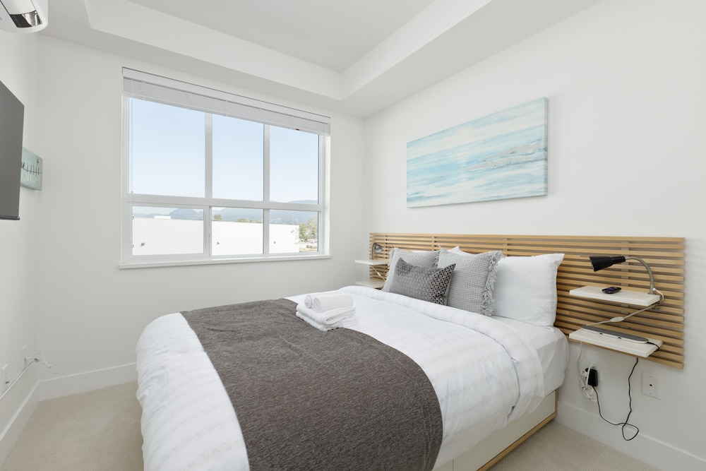 2305-2180 Kelly Ave view 3