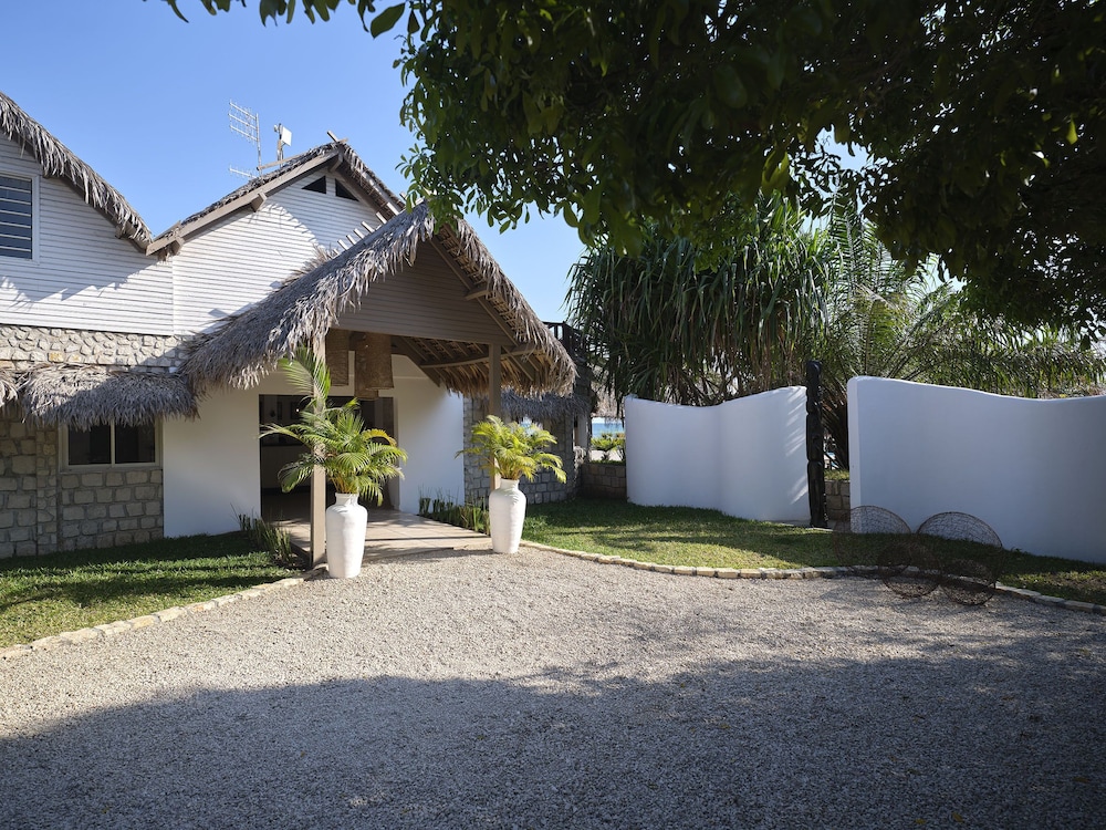 Hotel Antsanitia Resort - Image 1