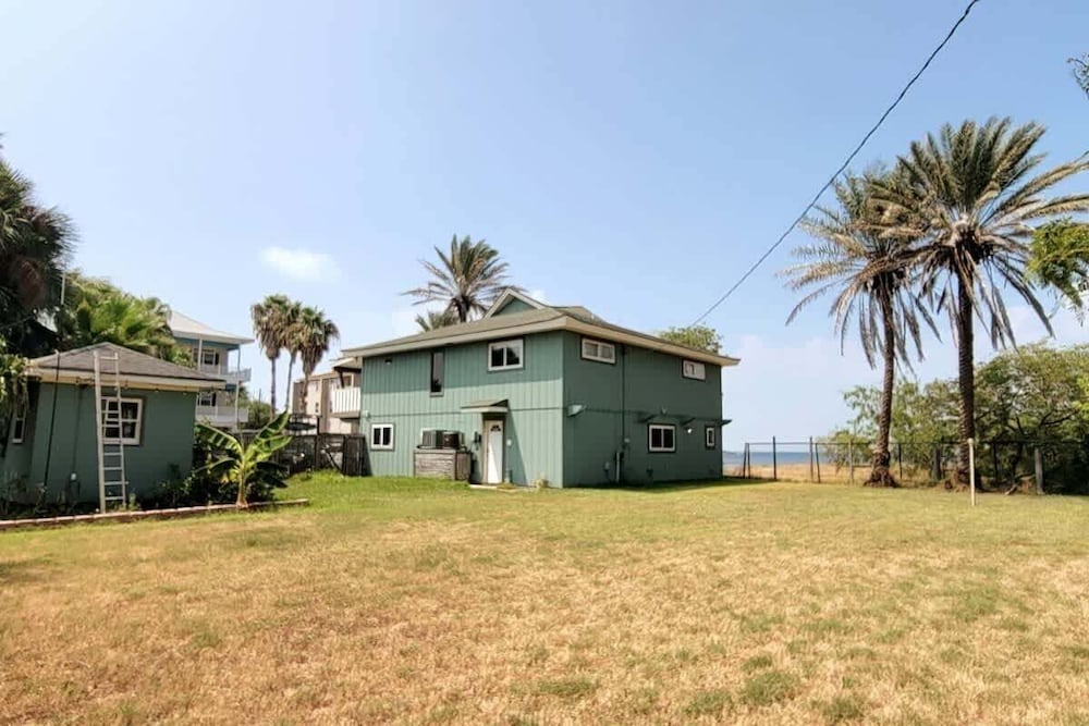 Madre Azul Bay House 3 Bedroom Home