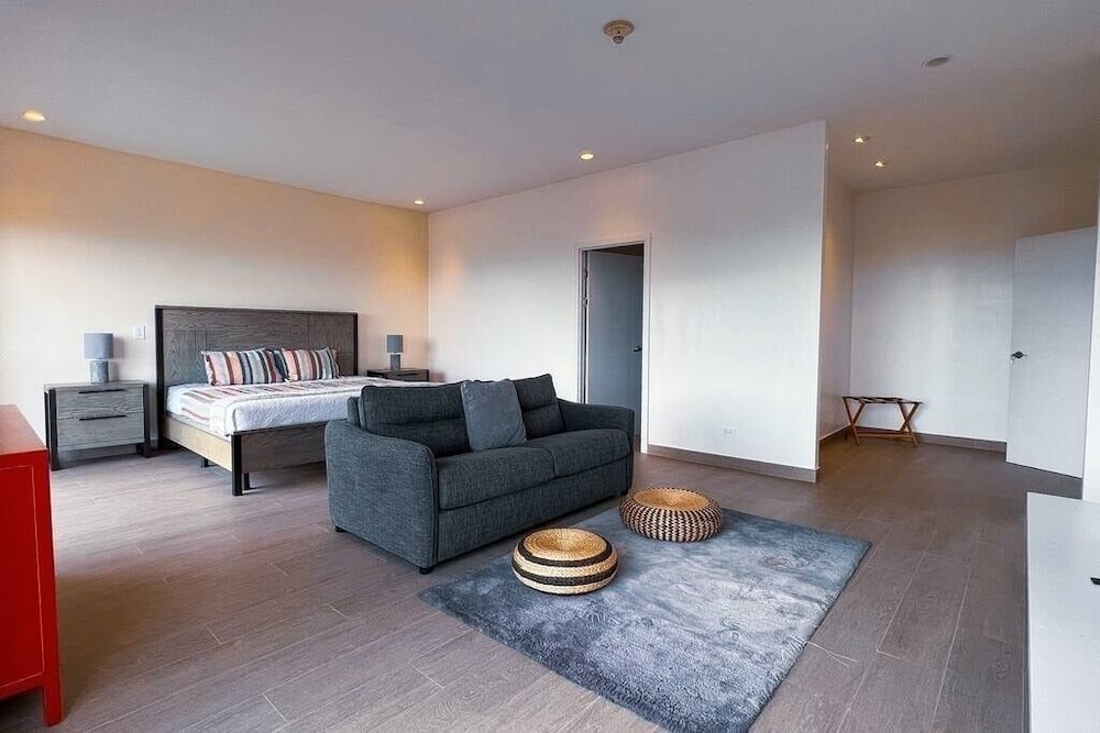 Elegant Oceanview Penthouse - Steps from Jaco Beach & Nightlife