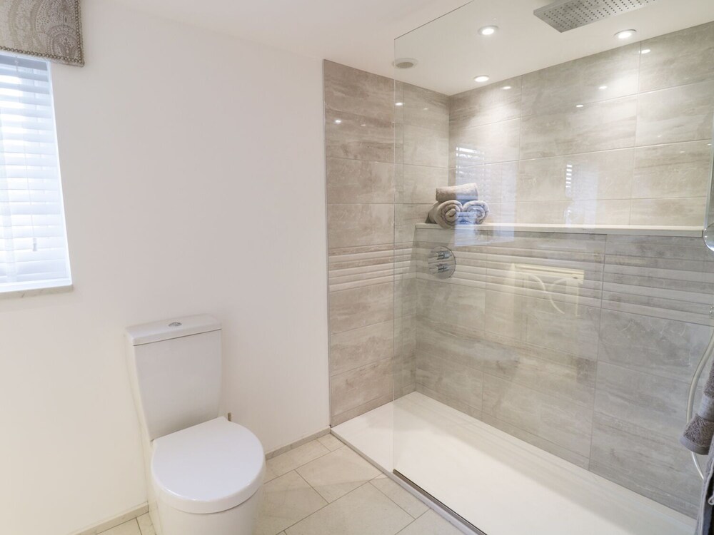 8 Crown Lane view 3