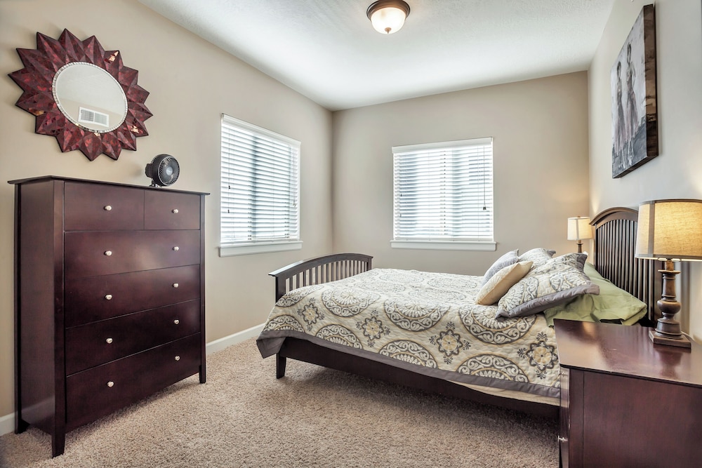 Condo Near Convention Center Sleeps 9