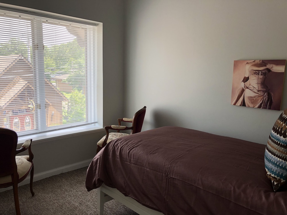 Bloomington Vacations - The Loft at Camelot - Property Image 4