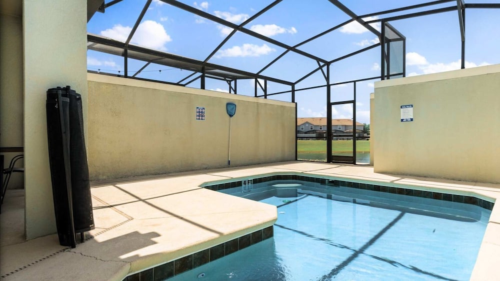 Upstay: Family-friendly 4BR Townhouse w Pool & BBQ