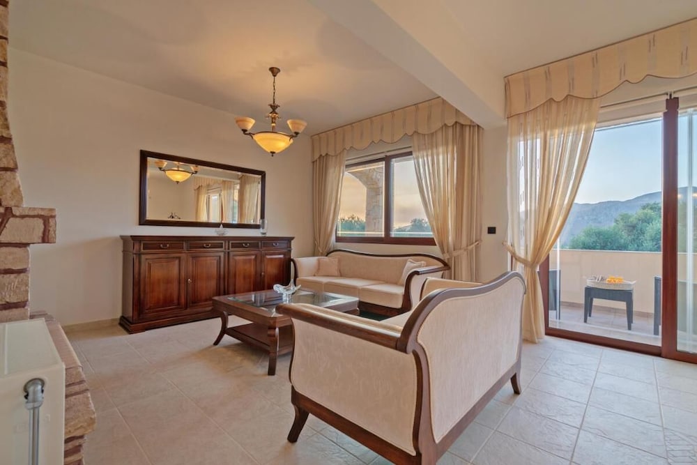 Grandpas House Agia Pelagia view 5