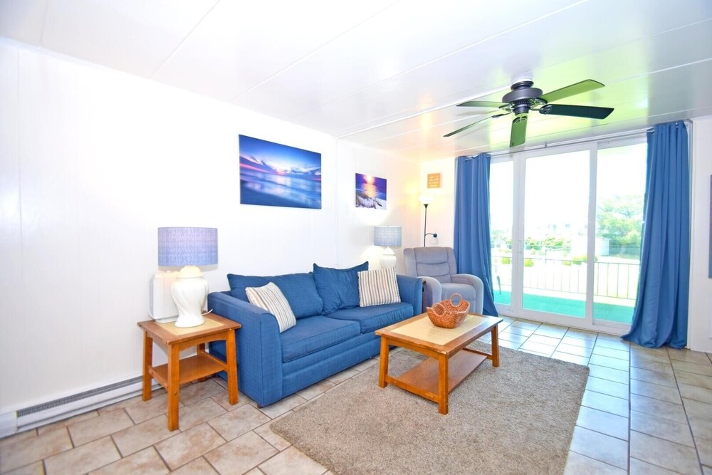Bay Colony 16 1 Bedroom Condo by RedAwning view 4