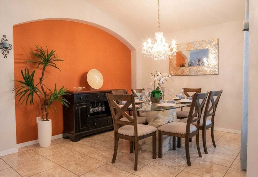 Super Mario Hideaway - Pool, Spa, Game Room Fun! 4 Bedroom Villa