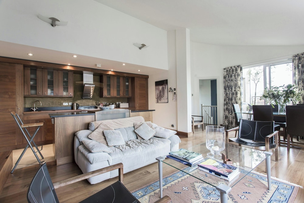 Lambs Conduit Street by Onefinestay