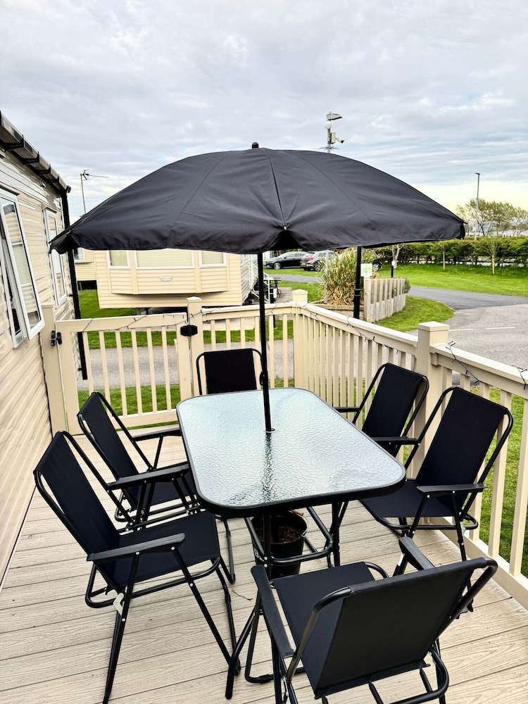 3 Bed Caravan - Sleeps 6 - Pets - 5 min to Beach