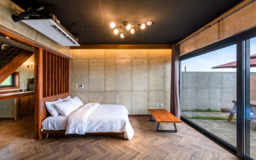 Seogwipo Who House Pool Villa view 3