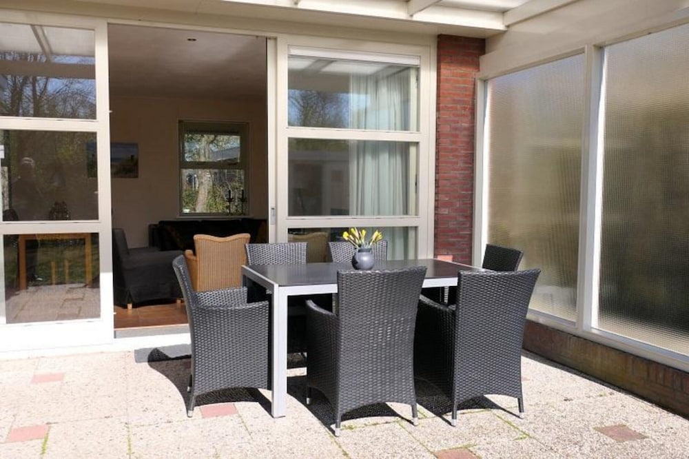Comfortable Family Bungalow Near Beach