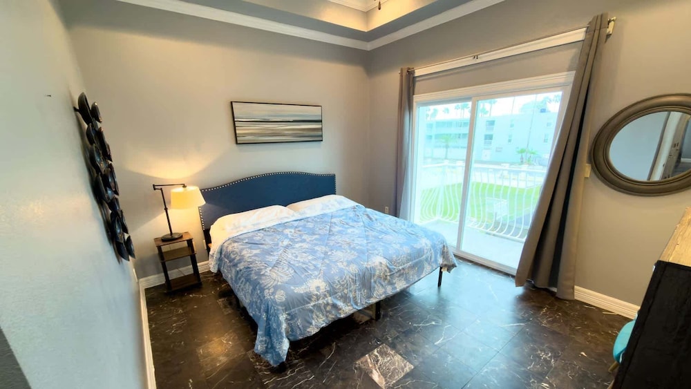 100 Steps To Beach Great Value Pool 2 Bedroom Apts