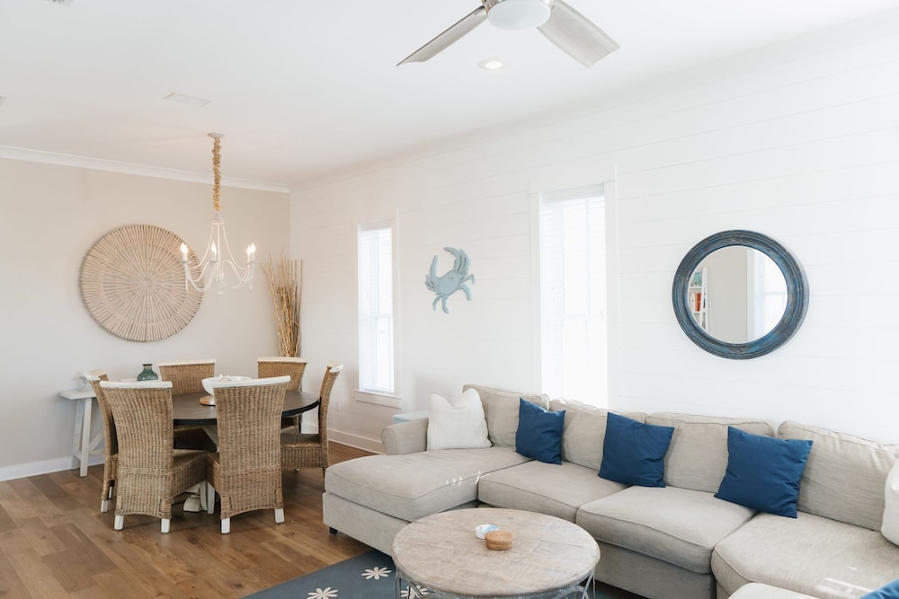 30A Seaclusion by Avantstay Walk to Beach Pool