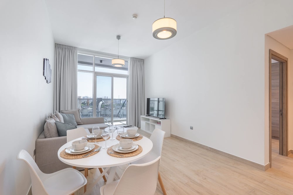 Sleek 1 Bedroom in Studio One With Great Amenities