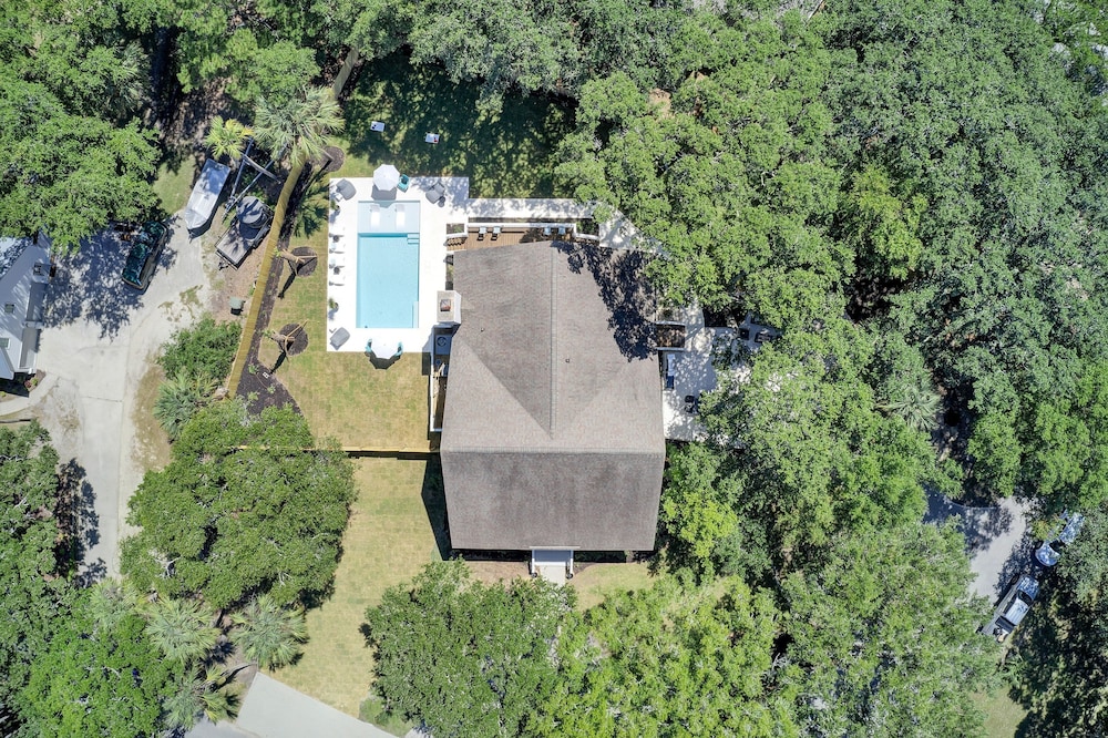 Southern Oasis by Avantstay 0 5mi Walk to the Beach Pool Patio Large Yard