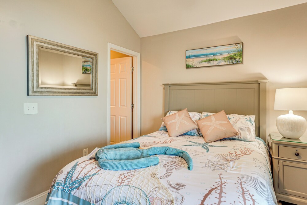 Oceanfront Duck Key Villa: 2 Marinas Steps Away!