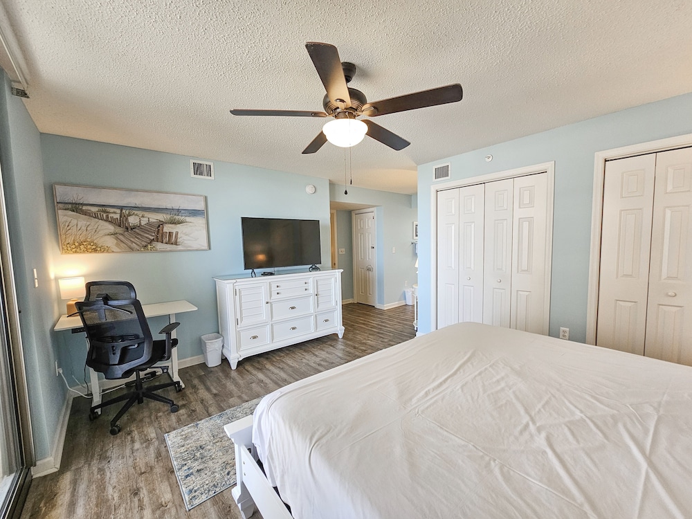404bt, Ocean View Condo, Full Resort Amenities 2 Bedroom Condo
